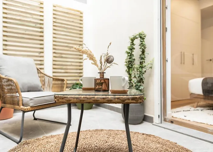 Calm Apartment With Private Patio By Rems